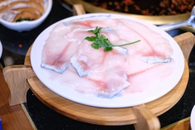 一年四店，從不打折卻日日爆滿 揭秘這家燜鍋火鍋店的生意經(jīng)